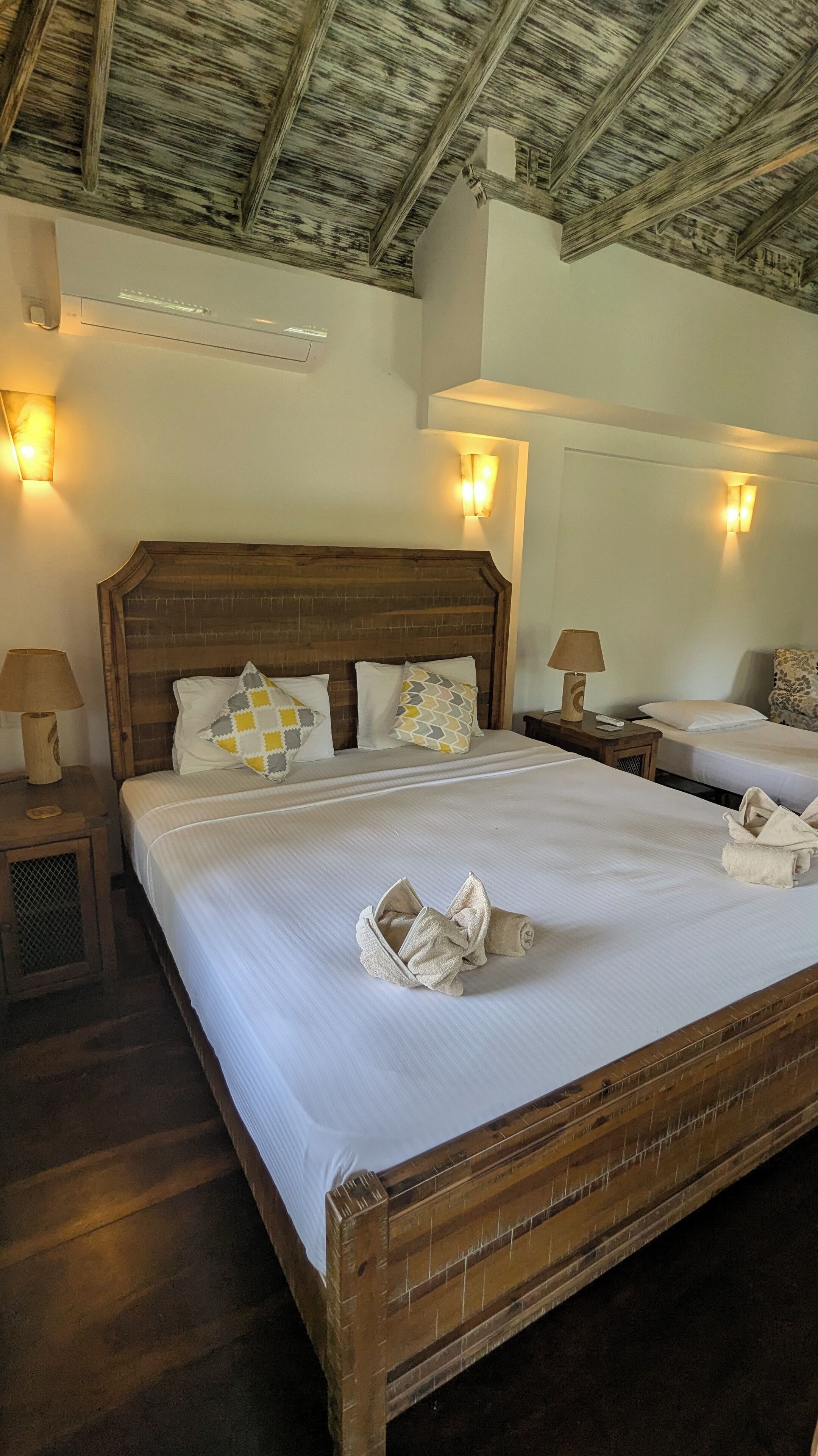 5 bedrooms, in-room safe, desk, iron/ironing board