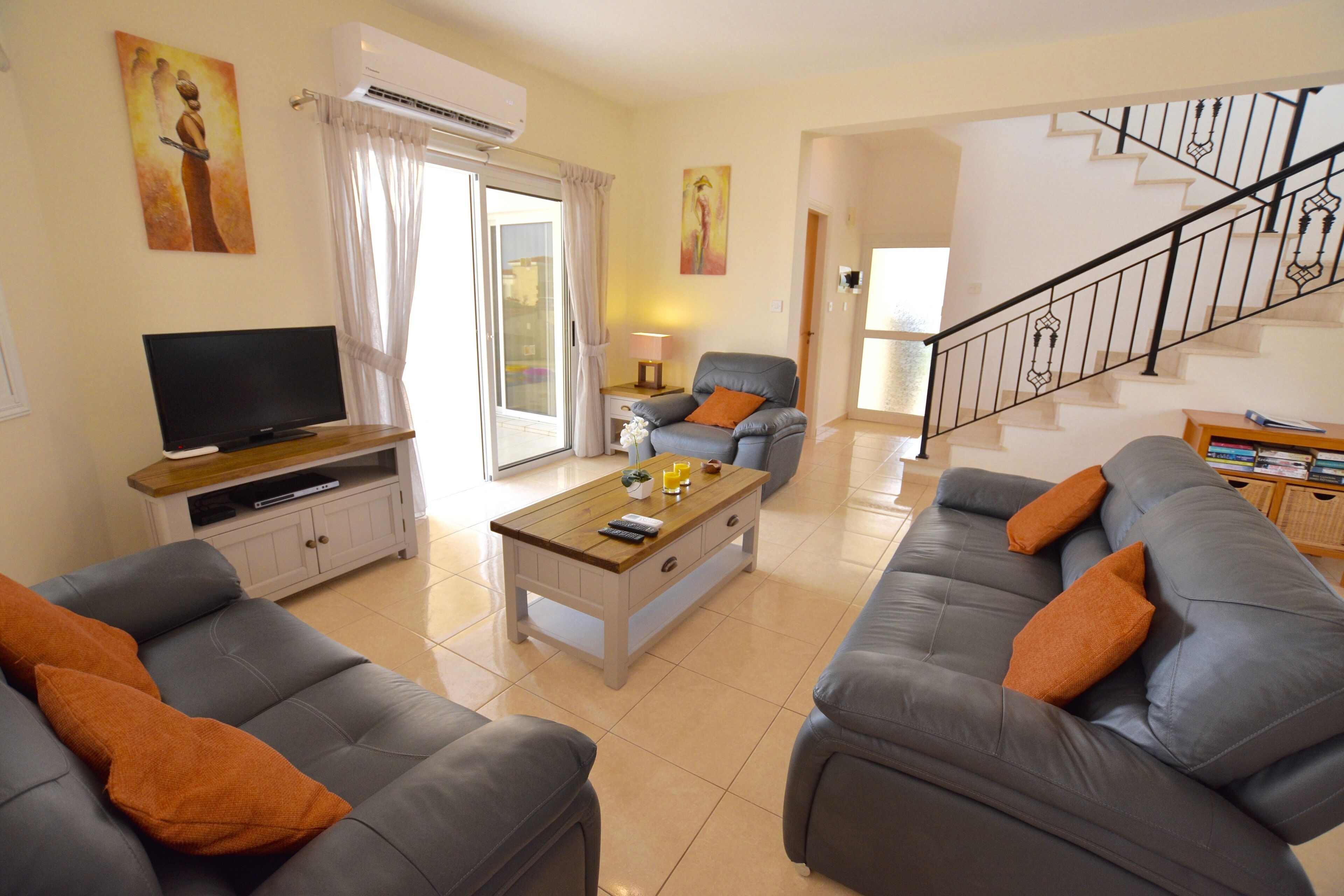 TV, DVD player, books, stereo