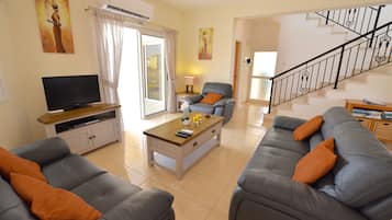 TV, DVD player, books, stereo