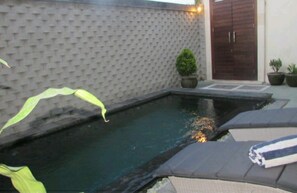 室外游泳池