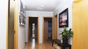 Cortinas blackout, tabla de planchar con plancha y cunas gratuitas 