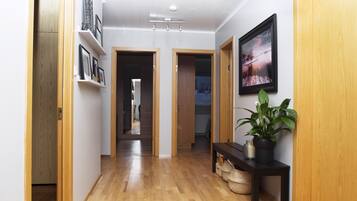 Căn hộ, 3 phòng ngủ | Màn/rèm cản sáng, bàn ủi/dụng cụ ủi quần áo