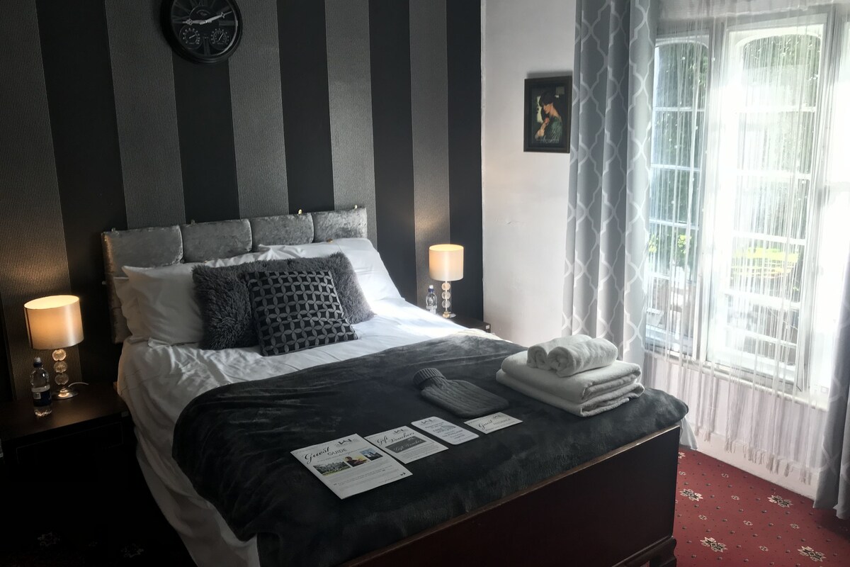 Double Room (The Masters Room) | 1 bedroom, premium bedding, iron/ironing board, free WiFi