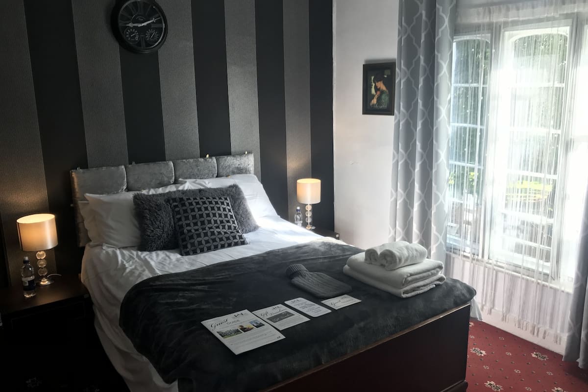double room (the masters room) | premium bedding, iron/ironing board, free wifi, bed sheets