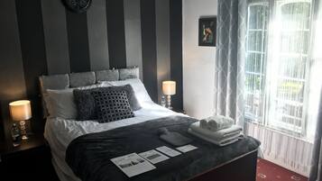 ห้องดับเบิล (The Masters Room) | 1 ห้องนอน, เครื่องนอนระดับพรีเมียม, เตารีด/โต๊ะรีดผ้า, Wi-Fi ฟรี