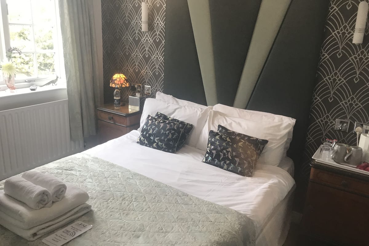 double room (deco room) | premium bedding, iron/ironing board, free wifi, bed sheets