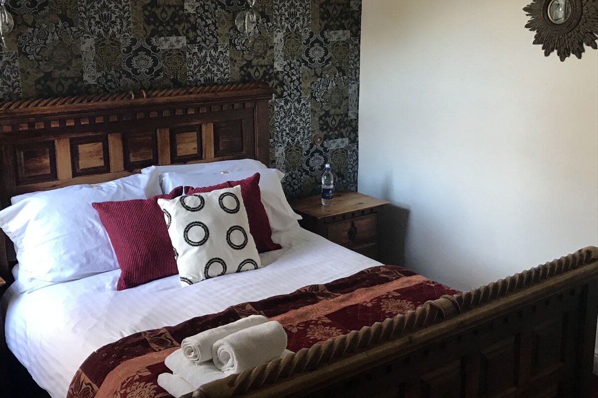 Family Room (Serendipity) | 1 bedroom, premium bedding, iron/ironing board, free WiFi