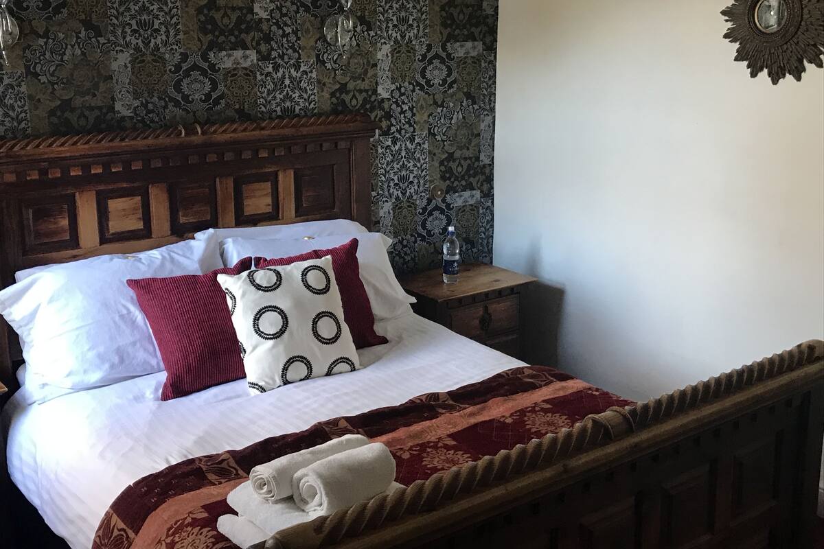 Family Room (Serendipity) | 1 bedroom, premium bedding, iron/ironing board, free WiFi