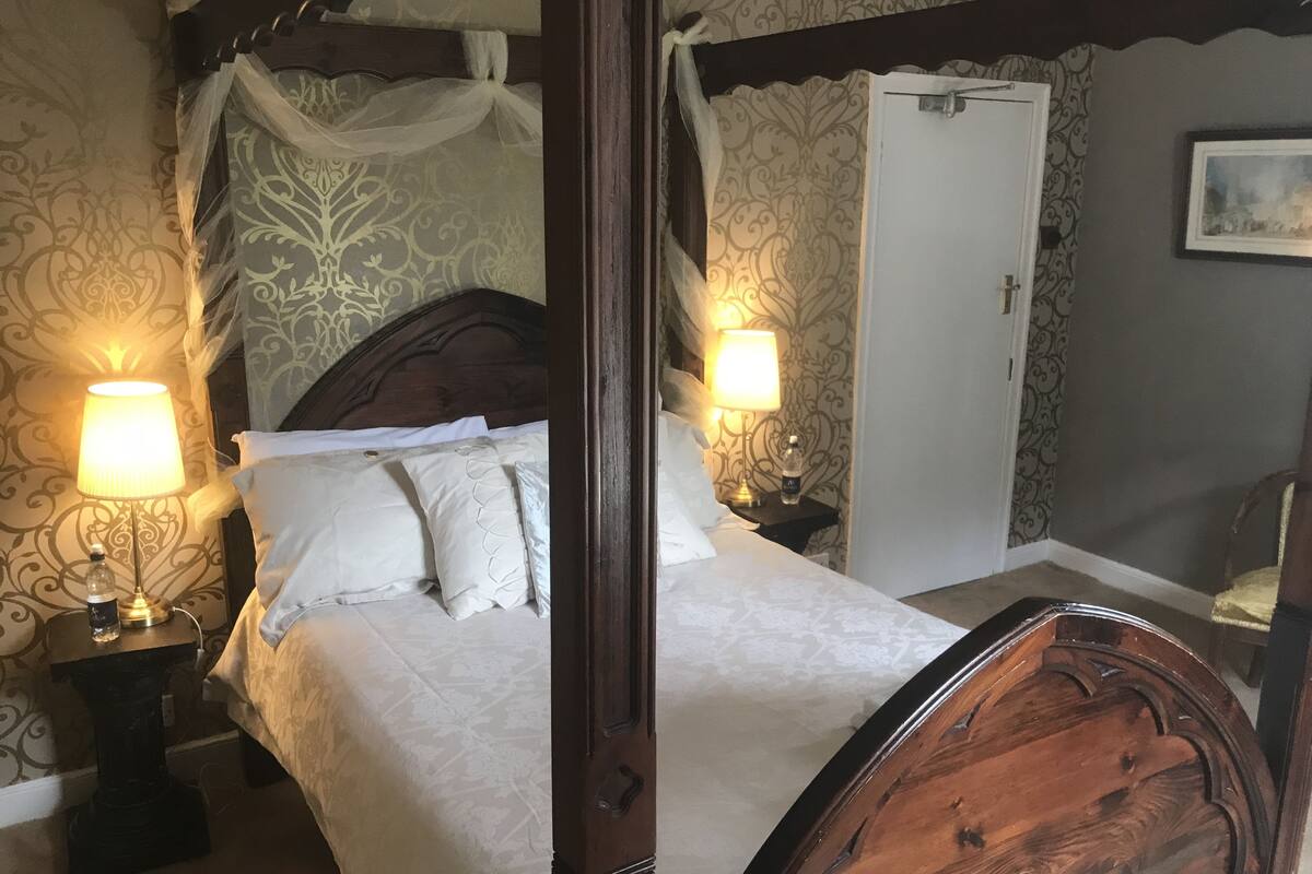 Double Room (The Four Poster) | 1 bedroom, premium bedding, iron/ironing board, free WiFi