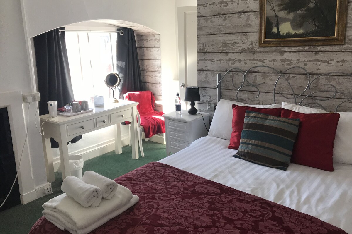 Double Room (The Cabin) | 1 bedroom, premium bedding, iron/ironing board, free WiFi