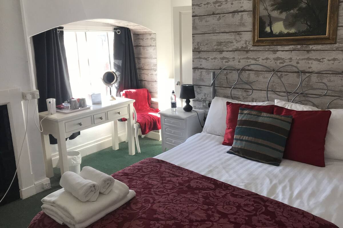Double Room (The Cabin) | 1 bedroom, premium bedding, iron/ironing board, free WiFi