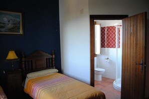 Double Room, Private Bathroom | Bathroom | Hair dryer, towels