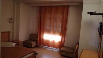 Chambre Double | Rideaux occultants, lits bébé (gratuits), lits pliants/supplémentaires