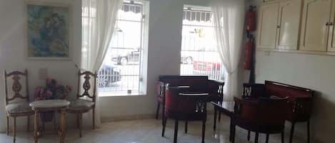 Daily cooked-to-order breakfast (EUR 5 per person)