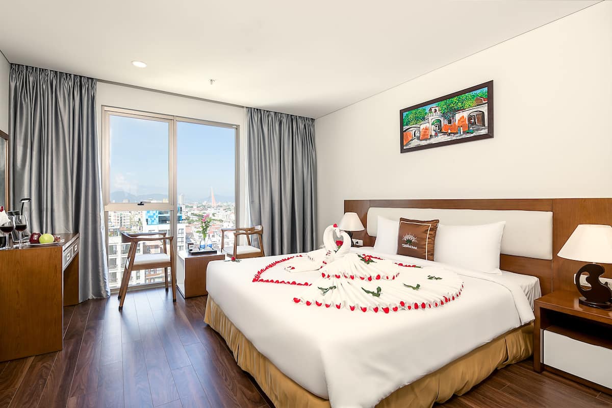 1 bedroom, premium bedding, minibar, in-room safe