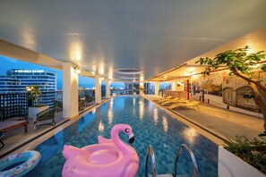 Outdoor pool, sun loungers