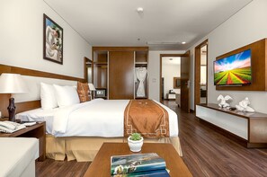 Premium bedding, minibar, in-room safe, desk - Tamarind Hotel Da Nang (Da Nang)