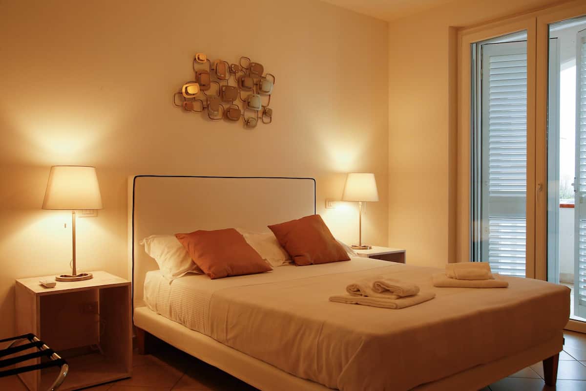 1 bedroom, Frette Italian sheets, premium bedding, pillowtop beds