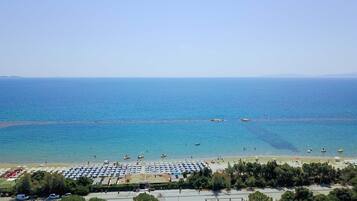 In StrandnĂ€he, weiĂer Sandstrand, Schnorcheln, Windsurfen