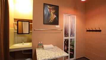 Quarto casal | Escrivaninha, ferros/tábuas de passar roupa, Wi-Fi de cortesia