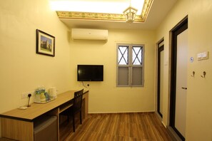 Desk, iron/ironing board, free WiFi - Shamrock Guest House II (Ipoh)