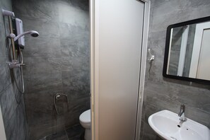 Family Room, Ground Floor (5 Pax) | Bathroom | Shower, free toiletries, hair dryer, towels - Shamrock Guest House II (Ipoh)