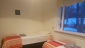Room, 1 Bedroom, Shared Bathroom (Orange) | WiFi (free) - Annalyn Guesthouse (Selfoss)