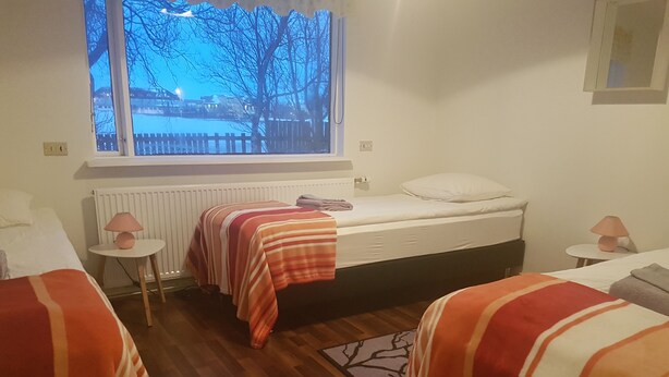 Room, 1 Bedroom, Shared Bathroom (Orange) | WiFi (free) - Annalyn Guesthouse (Selfoss)