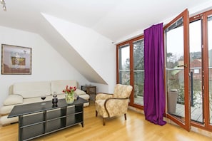 Apartment | Wohnbereich | Flachbildfernseher