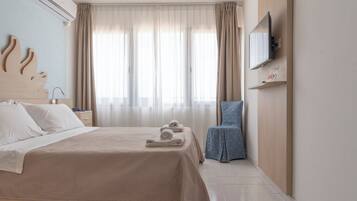 Double Room, Sea-Facing Window