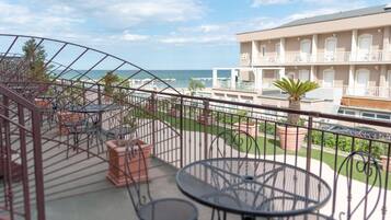 Double Room, Sea-Facing Balcony | Terrasse/Patio