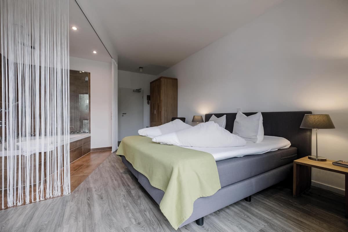 In-room safe, desk, free WiFi, bed sheets