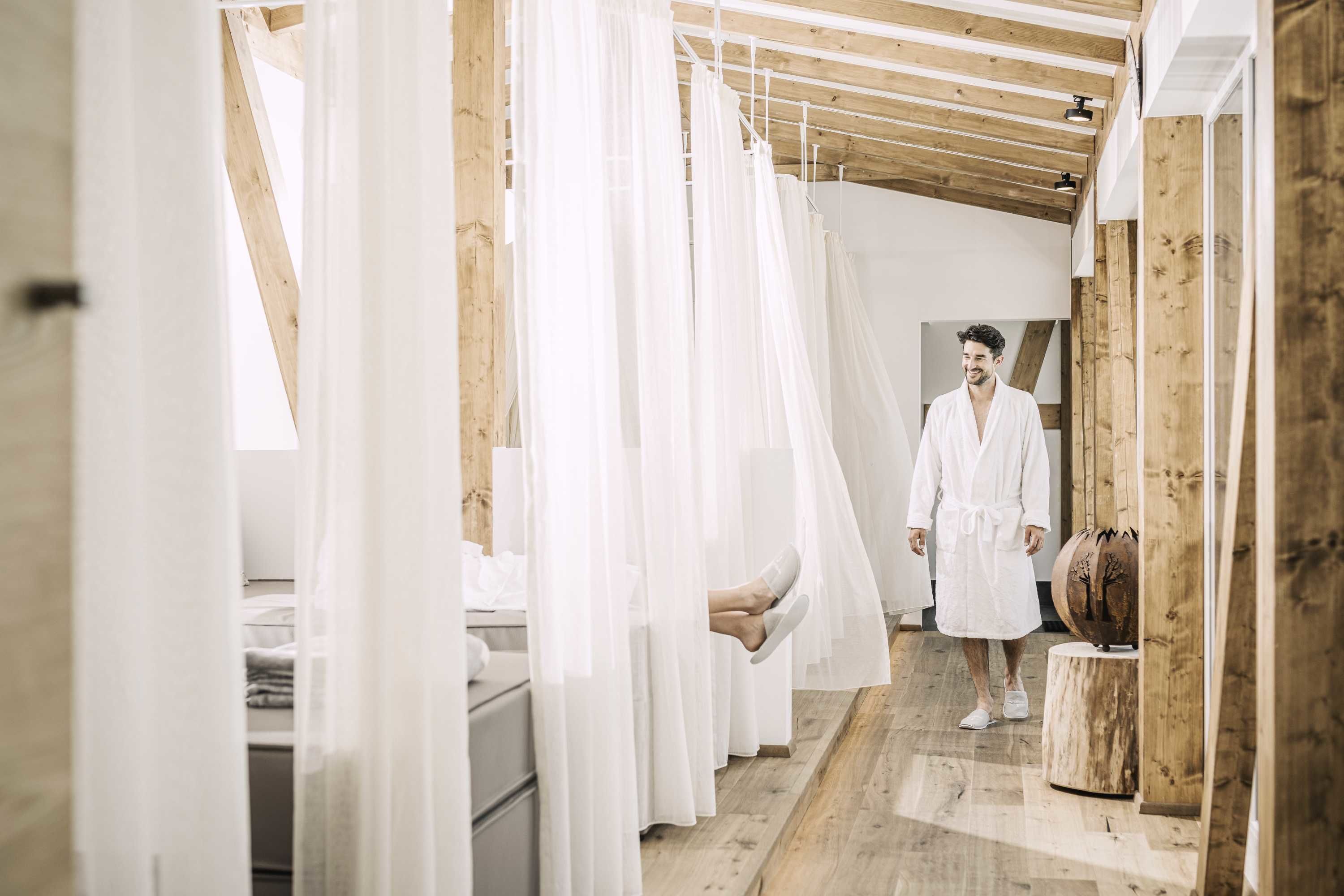 Couples treatment room(s), sauna, hot tub, steam room, body treatments