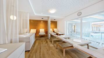 Couples treatment rooms, sauna, hot tub, steam room, body treatments