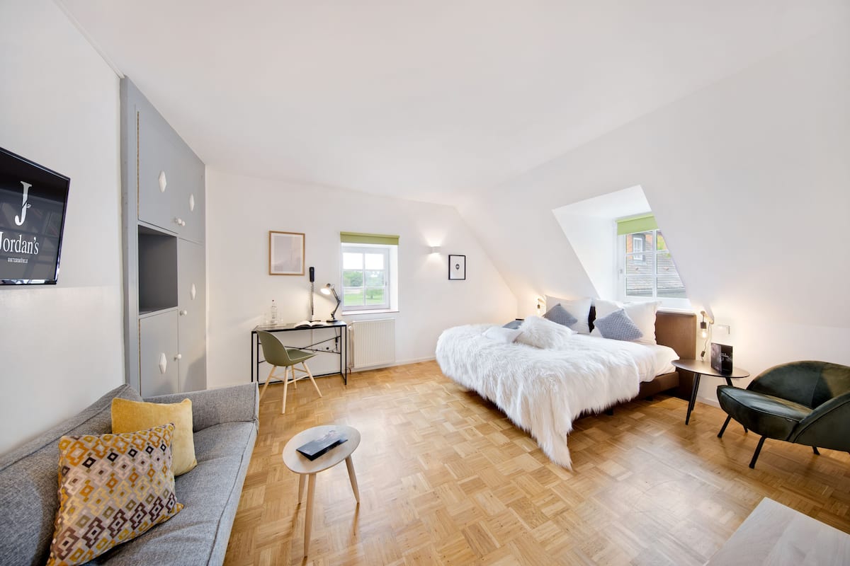 Standard Double Room | In-room safe, desk, free WiFi, bed sheets