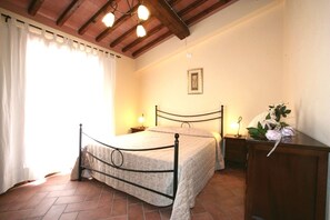 1 bedroom, premium bedding, desk, iron/ironing board