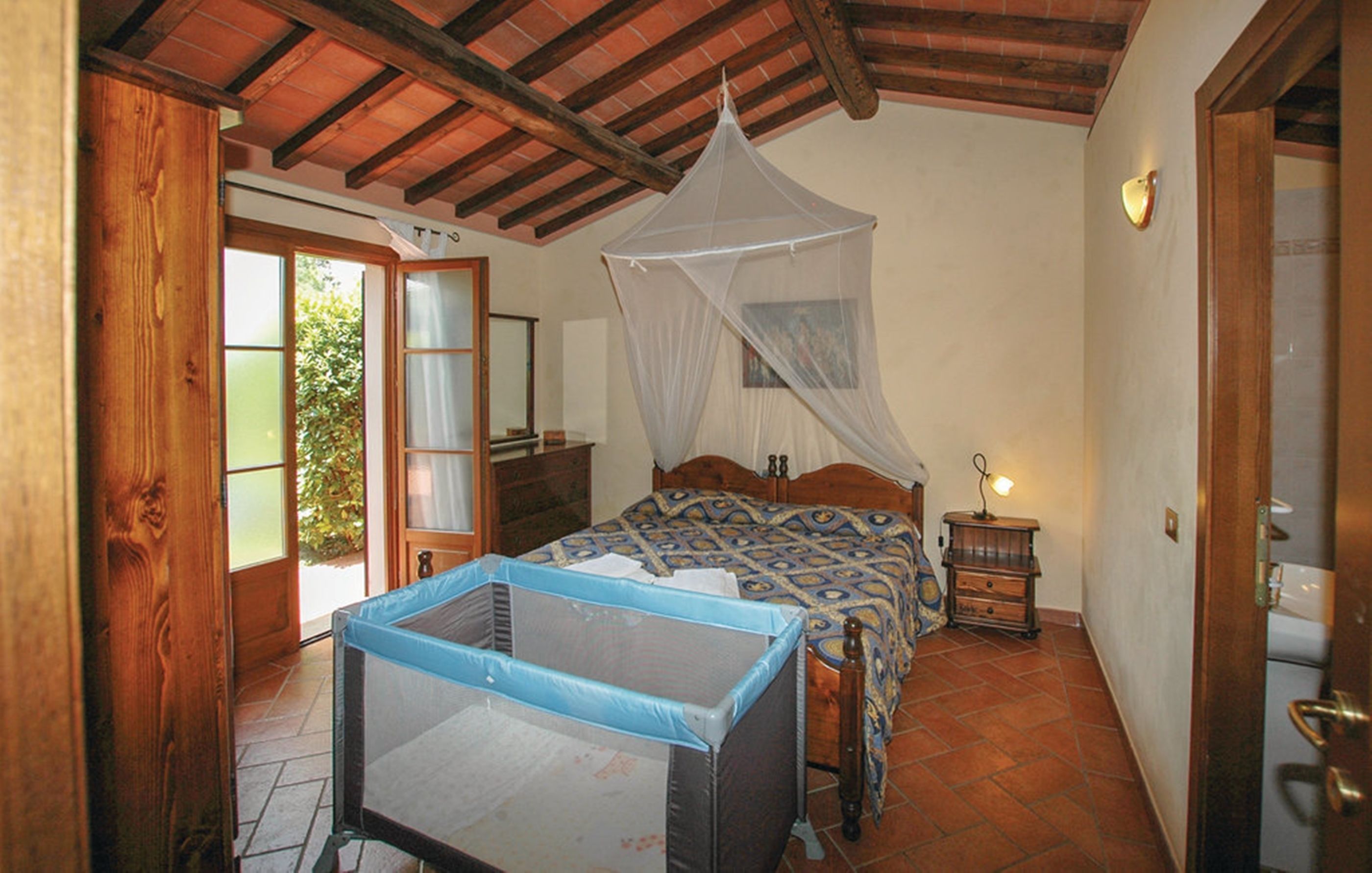 1 kamar tidur, seprai premium, meja kerja, dan setrika/meja setrika