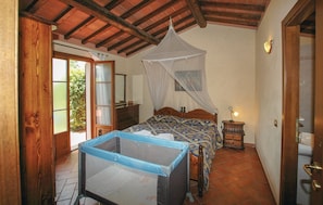 1 間臥室、高級寢具、書桌、熨斗/熨衣板