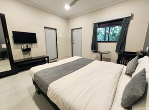 Habitación Deluxe, 1 cama matrimonial | Caja de seguridad en la habitación y wifi gratis 