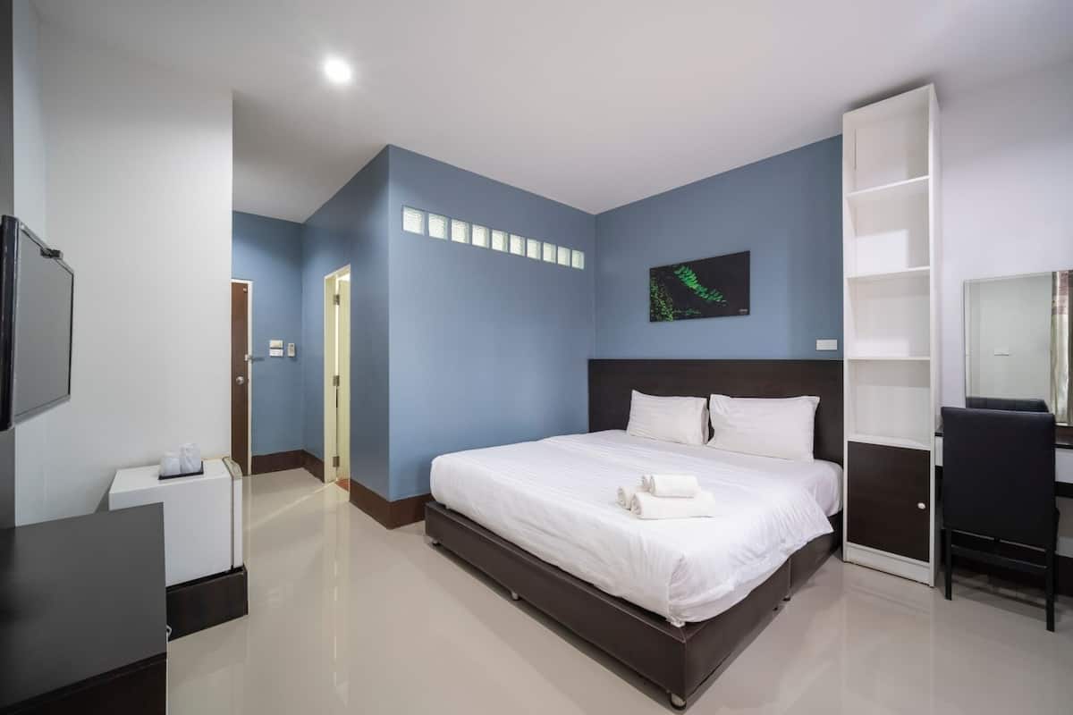 Standard Double Room | Desk, blackout drapes, free WiFi