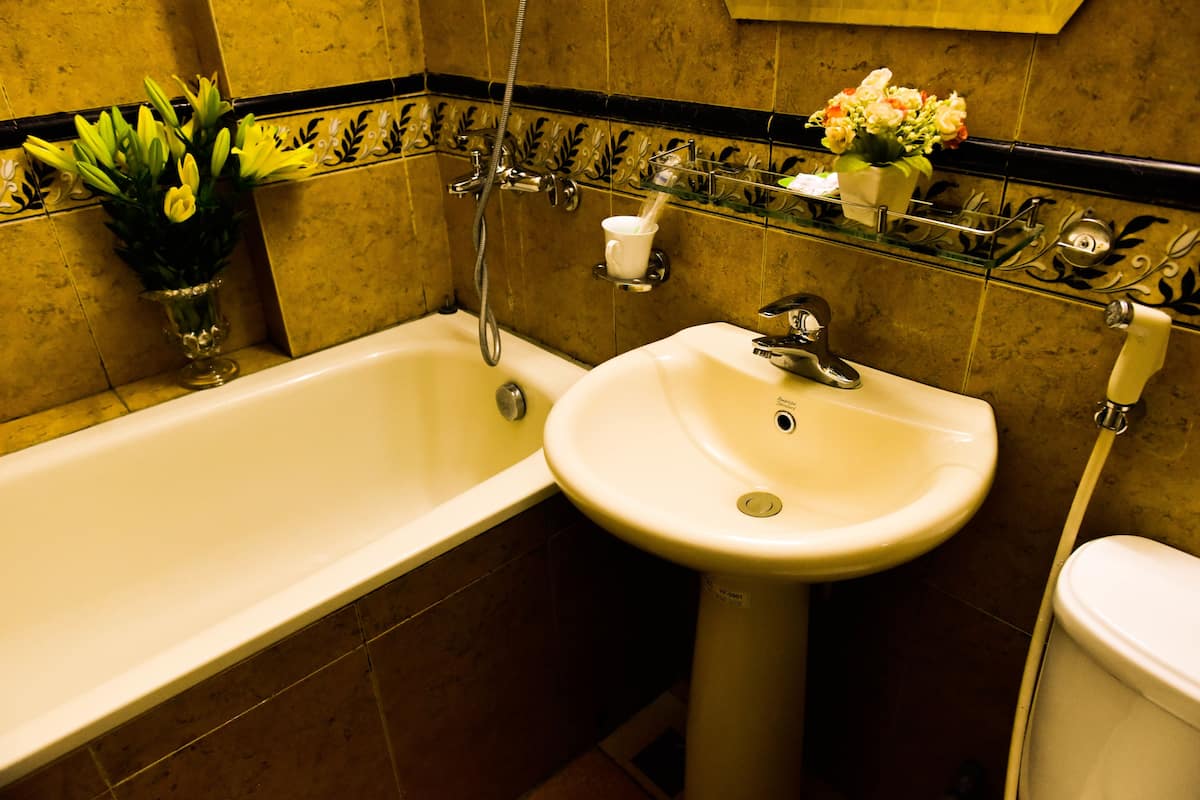 Articles de toilette gratuits, chaussons, serviettes fournies