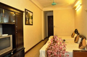 Family Room | Minibar, desk, free WiFi - Sweet Family Guest House (Hanoi)