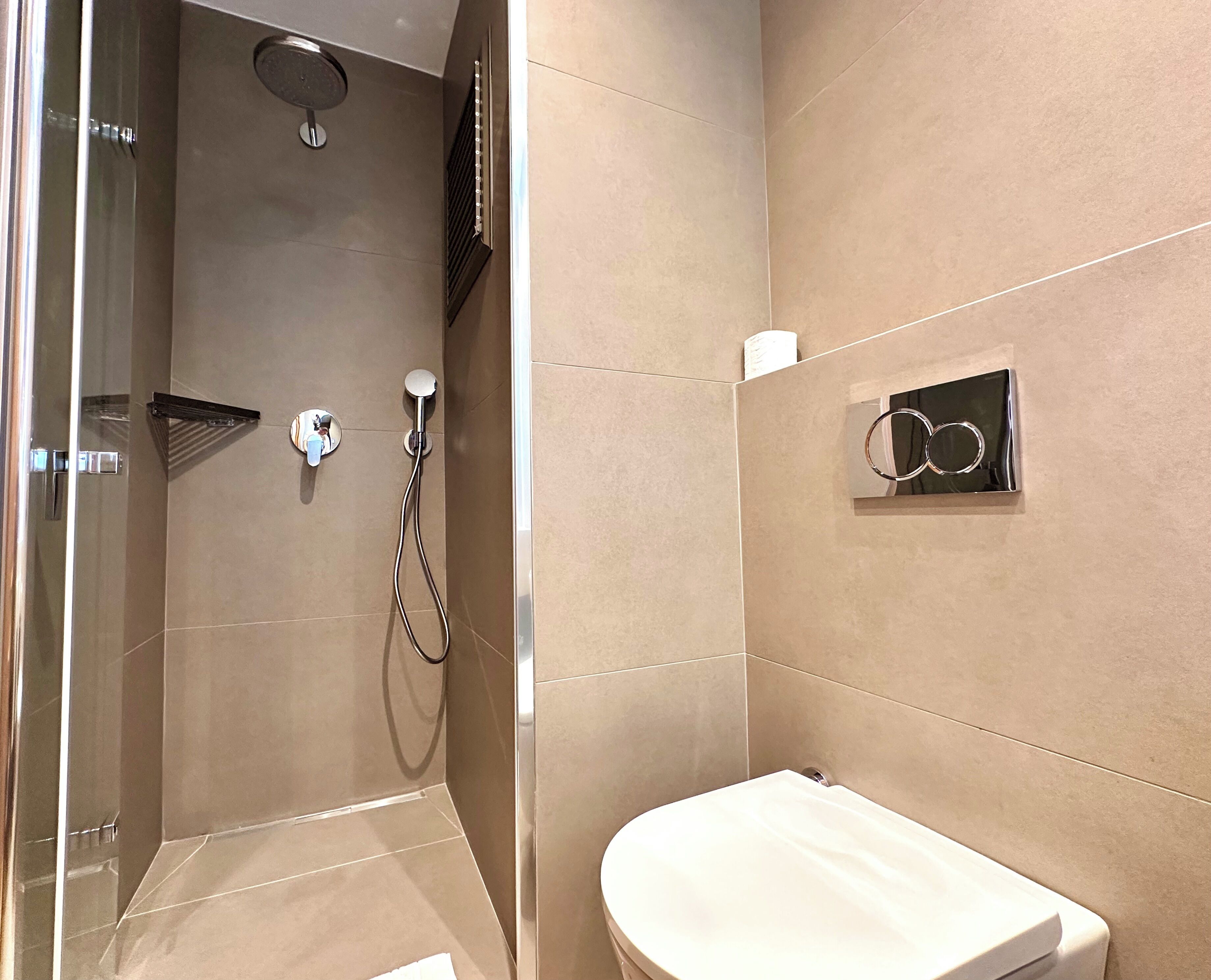 standard room, city view | bathroom | shower, free toiletries, hair dryer, slippers