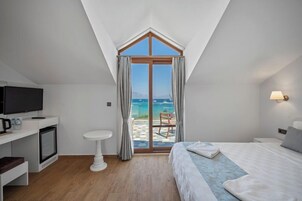 Luxury Double Room, Non Smoking, Sea View | Minibar, in-room safe, desk, laptop workspace