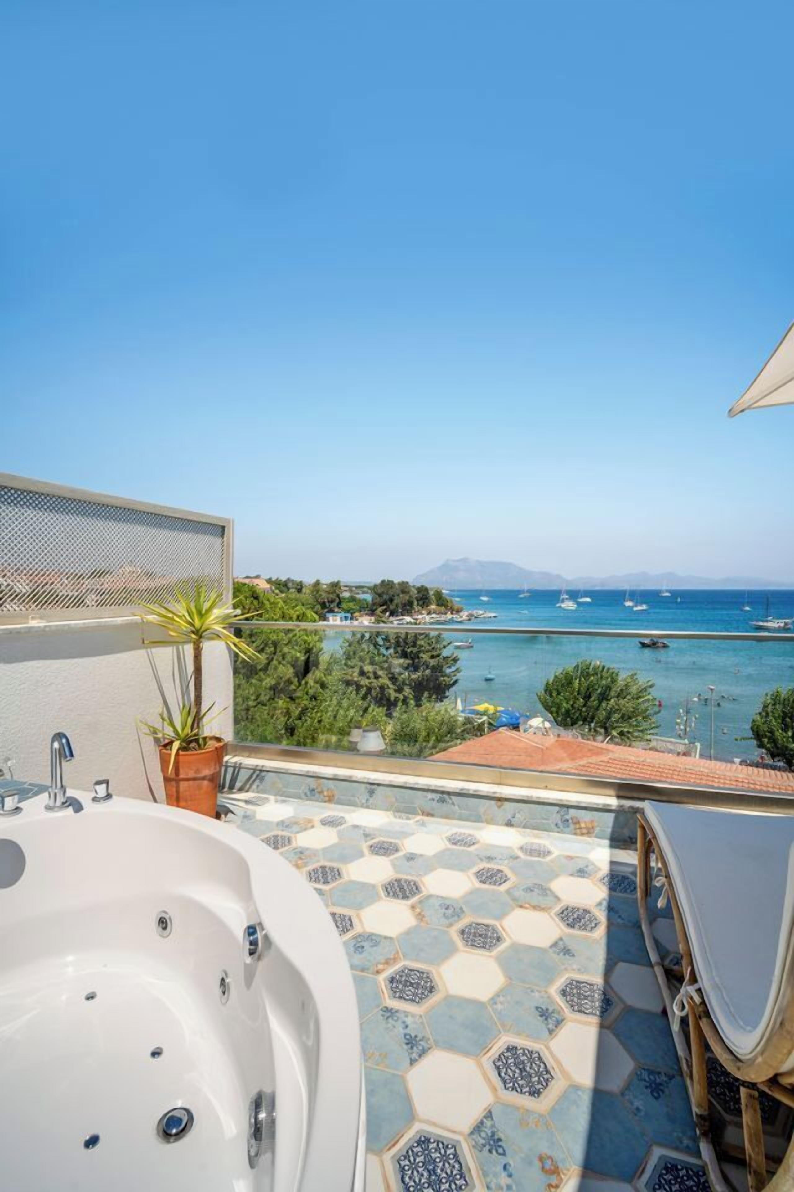 luxury double room, non smoking, sea view | jetted bathtub