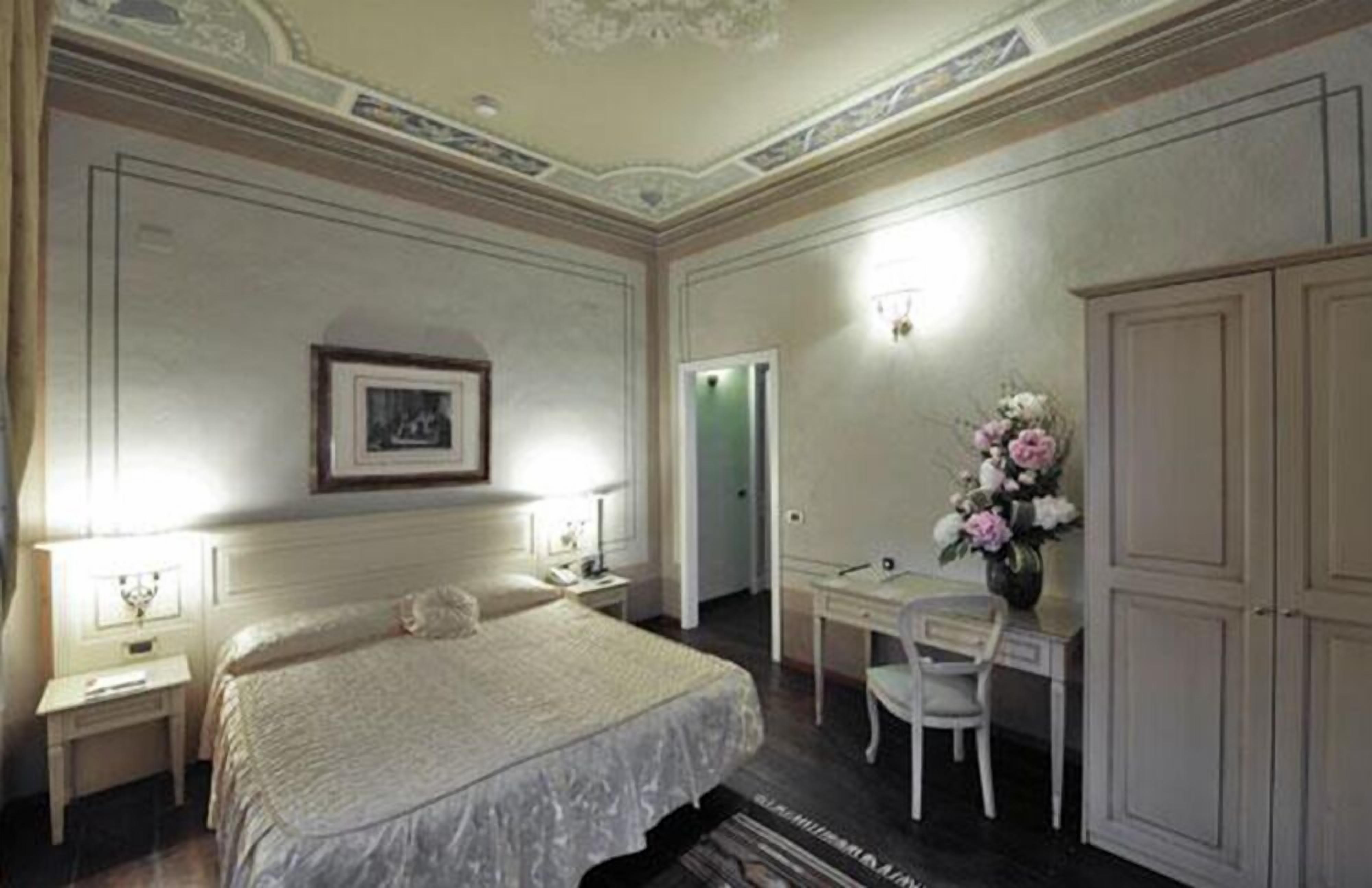 Standard-Doppel- oder -Zweibettzimmer | 1 Schlafzimmer, Minibar, Zimmersafe, Schreibtisch