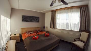 Deluxe Double Room, Private Bathroom | Cribs (free), WiFi (free)