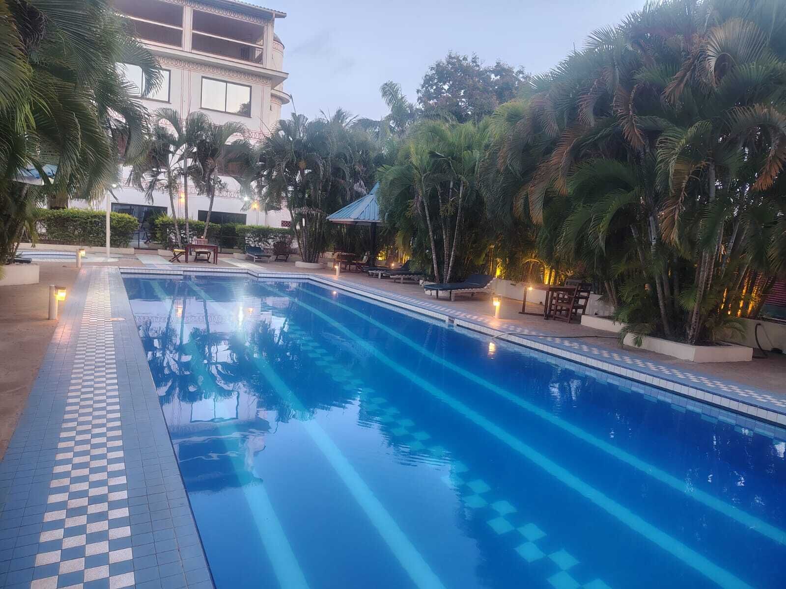 2 piscinas al aire libre