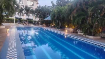 2 piscinas al aire libre