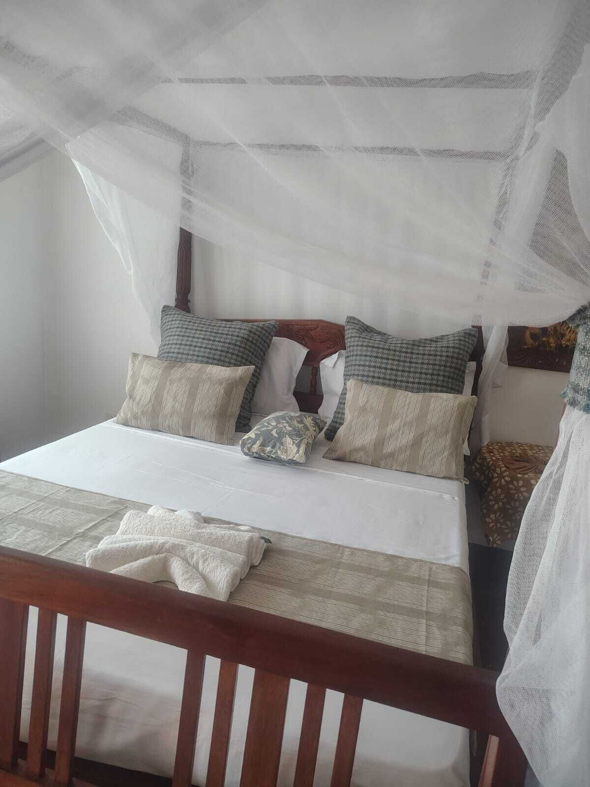 Luxe beddengoed, een minibar, een kluis op de kamer, een bureau